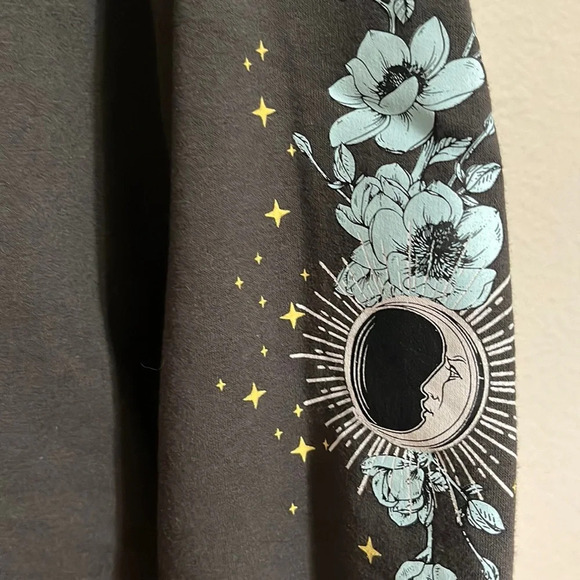 Rebellious One sweatshirt size M b-1 - Picture 4 of 14